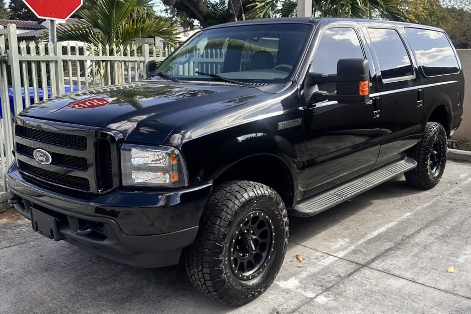 2001 Ford Excursion sold for $37,250