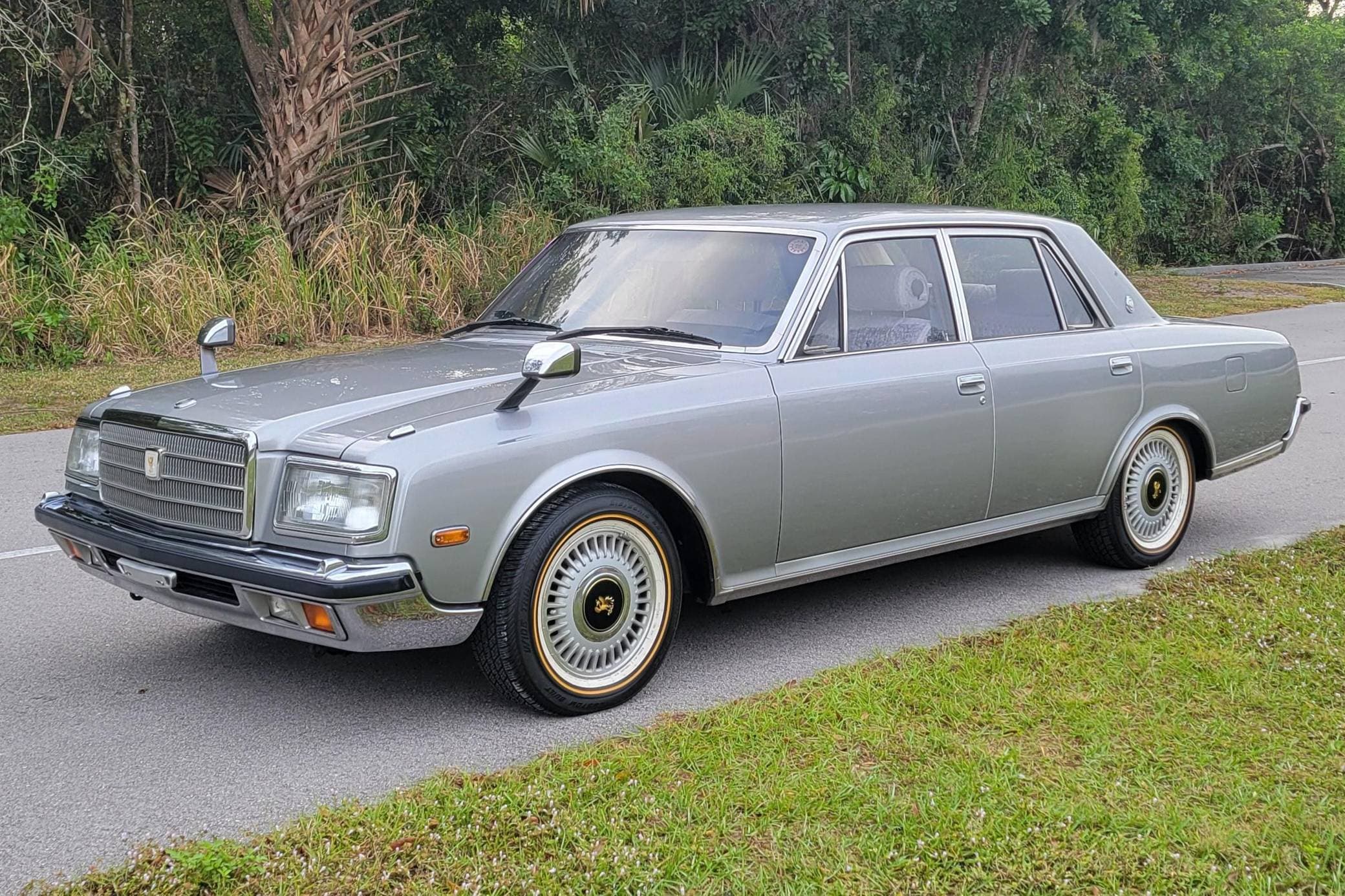 1993 Toyota Century sold for $9,200