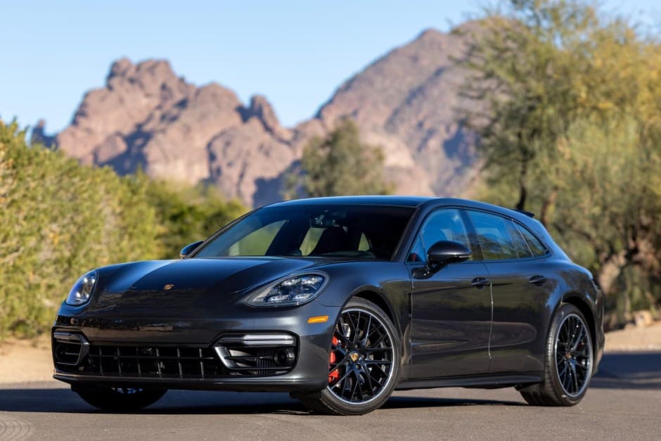 2022 Porsche Panamera sold for $128,000