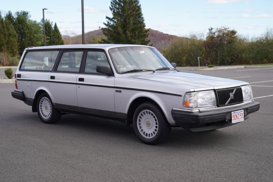 1992 Volvo 240 sold for $5,900