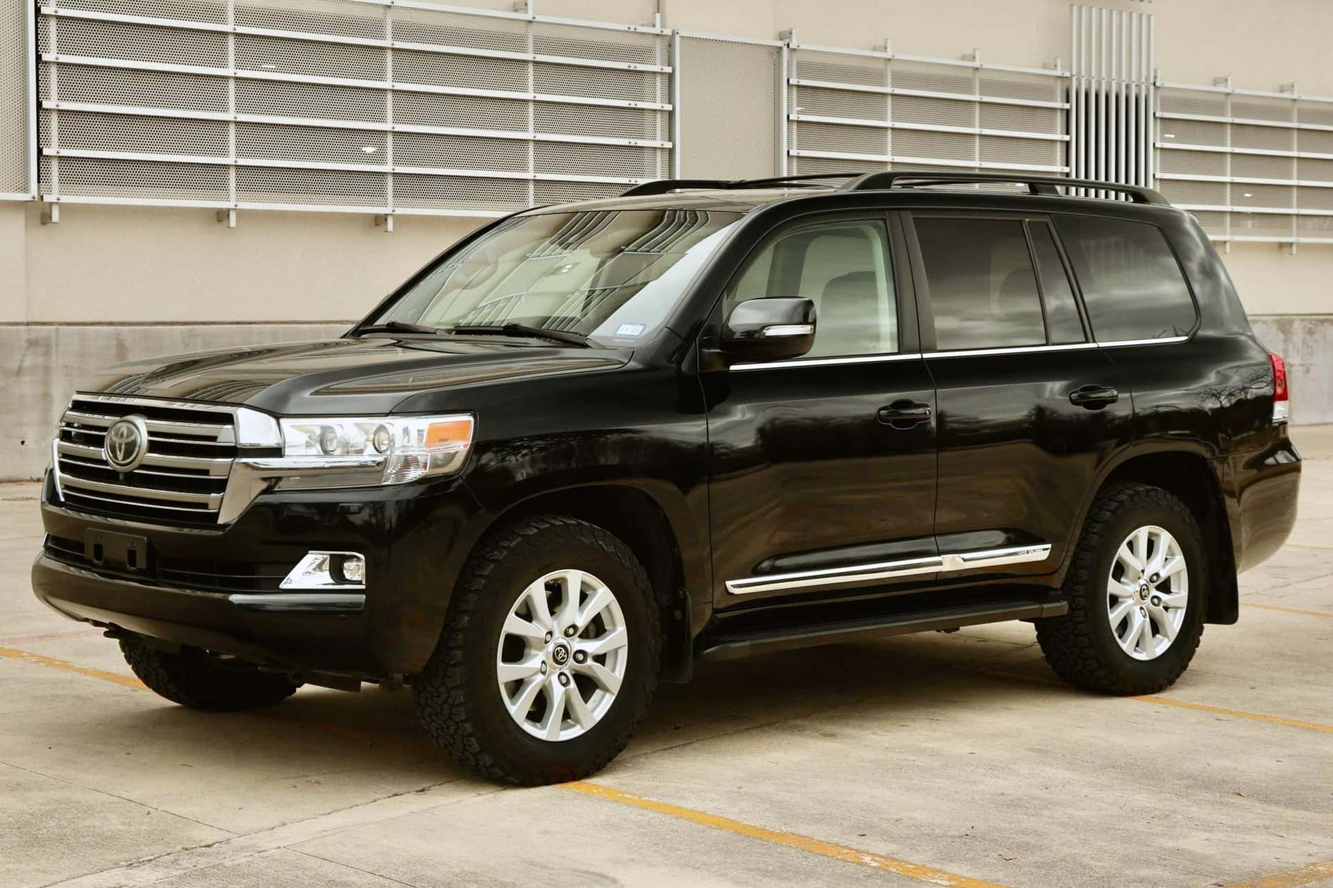 2016 Toyota Land Cruiser sold for $48,508