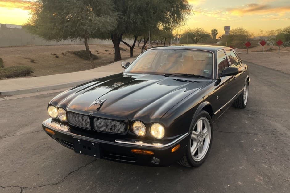 1998 Jaguar X308 XJR (1998-2003) sold for $17,750
