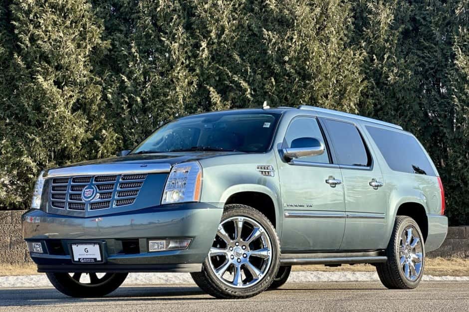 2008 Cadillac Escalade & EXT GMT900 (2007-2014) sold for $33,500