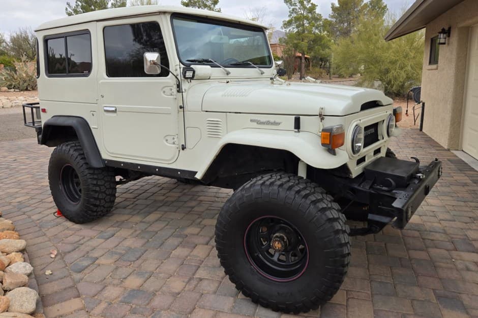 1975 Toyota Land Cruiser FJ40 sold for $26,755