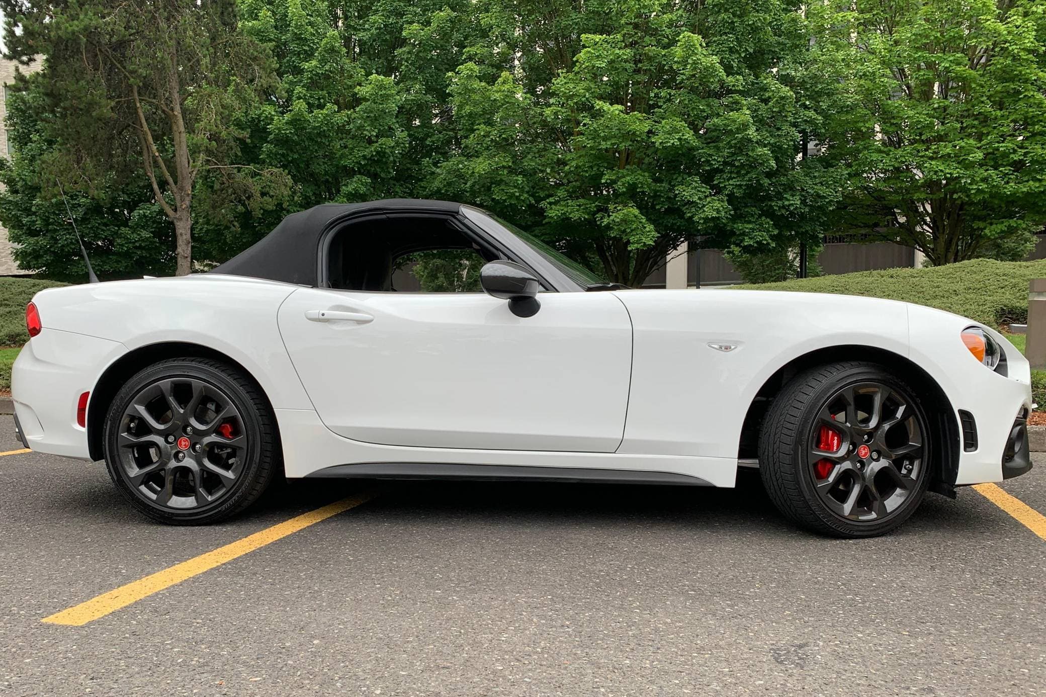2018 Fiat 124 Spider sold for $23,300