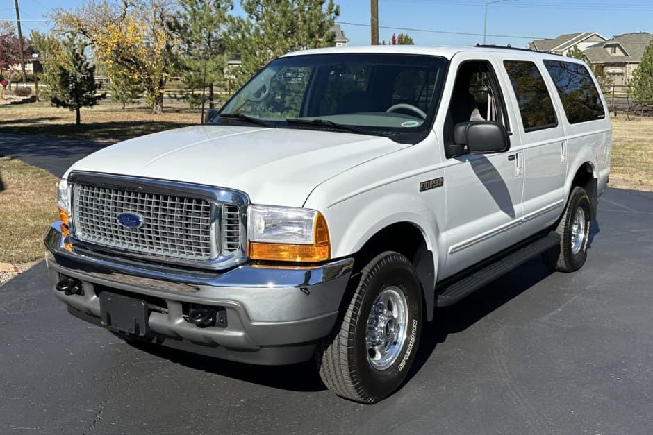 2001 Ford Excursion sold for $39,500