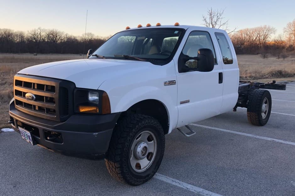 2007 Ford Super Duty 1999-2007 sold for $12,900