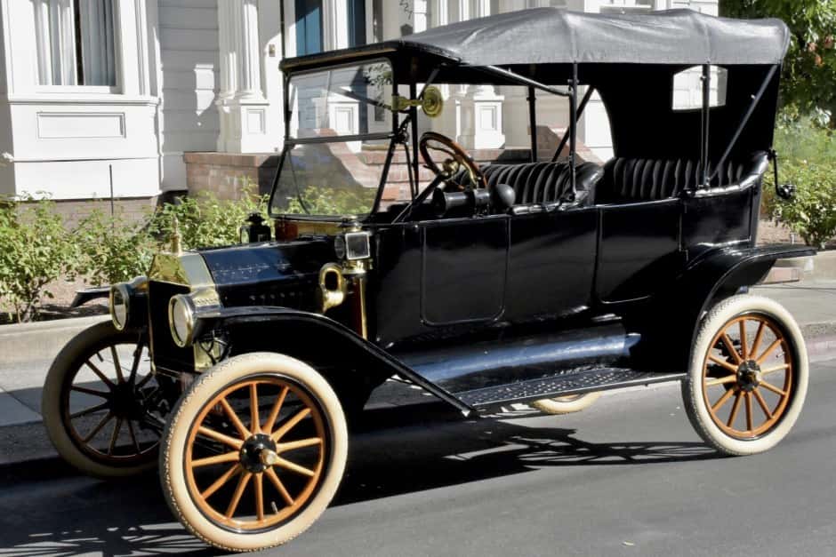 1914 Ford sold for $9,800