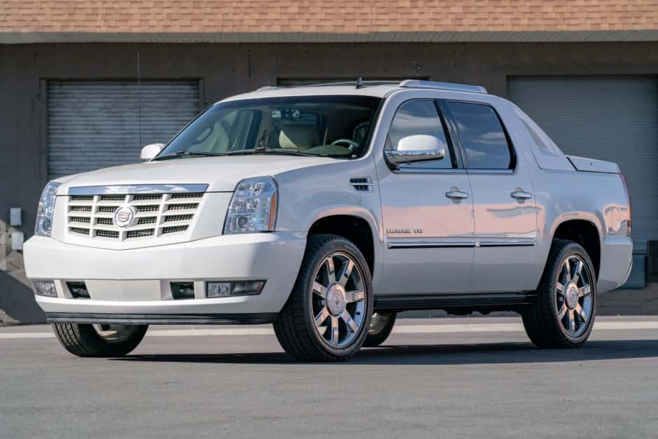 2011 Cadillac Escalade & EXT GMT900 (2007-2014) sold for $24,250