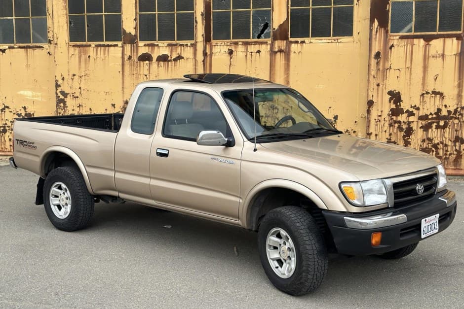 1998 Toyota Tacoma (N1X0 1995-2005) sold for $14,000