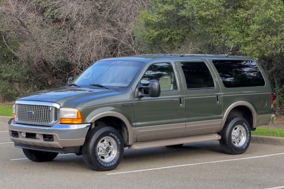 2001 Ford Excursion sold for $12,500