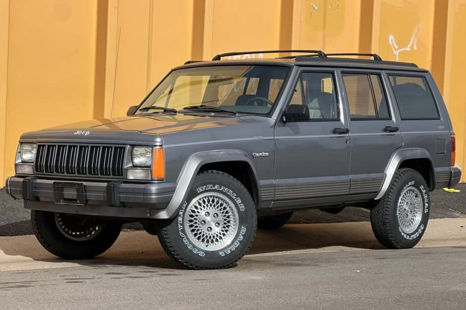 1993 Jeep XJ Cherokee sold for $8,950