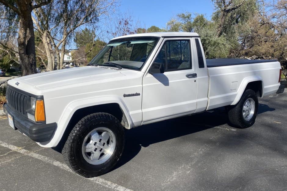1988 Jeep Pickup sold for $9,000