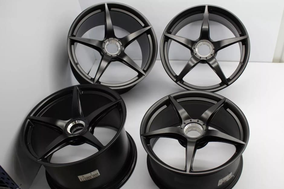 0 Ferrari LaFerrari sold for $7,100