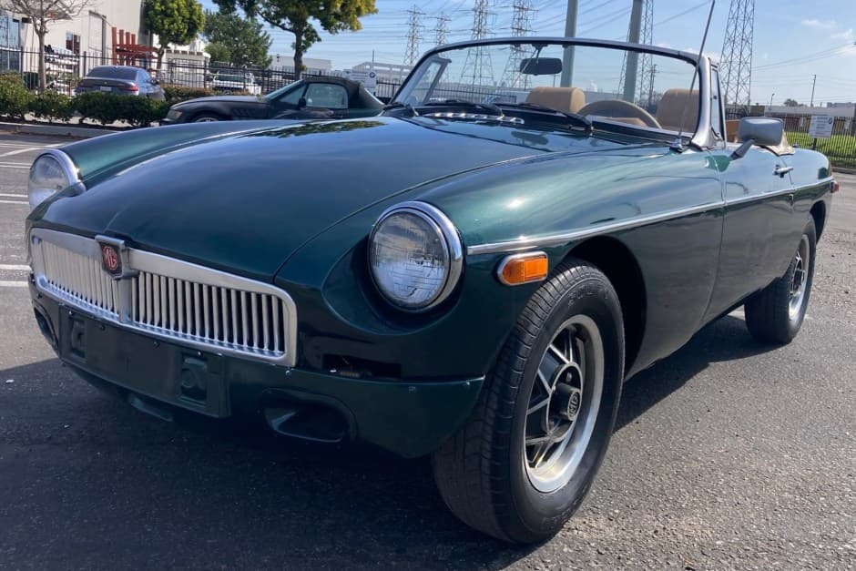 1975 MG MGB sold for $5,900