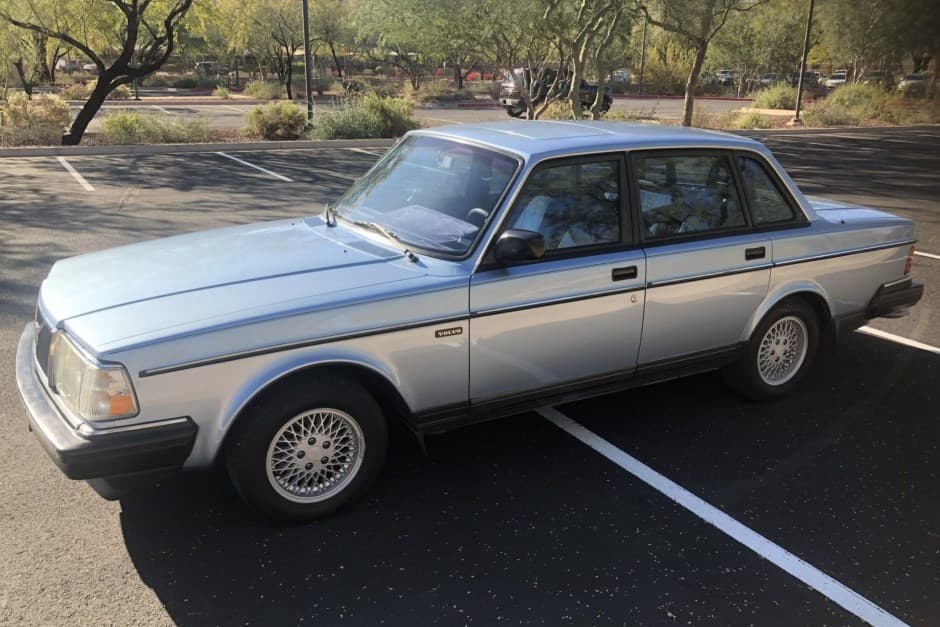1992 Volvo 240 sold for $9,100