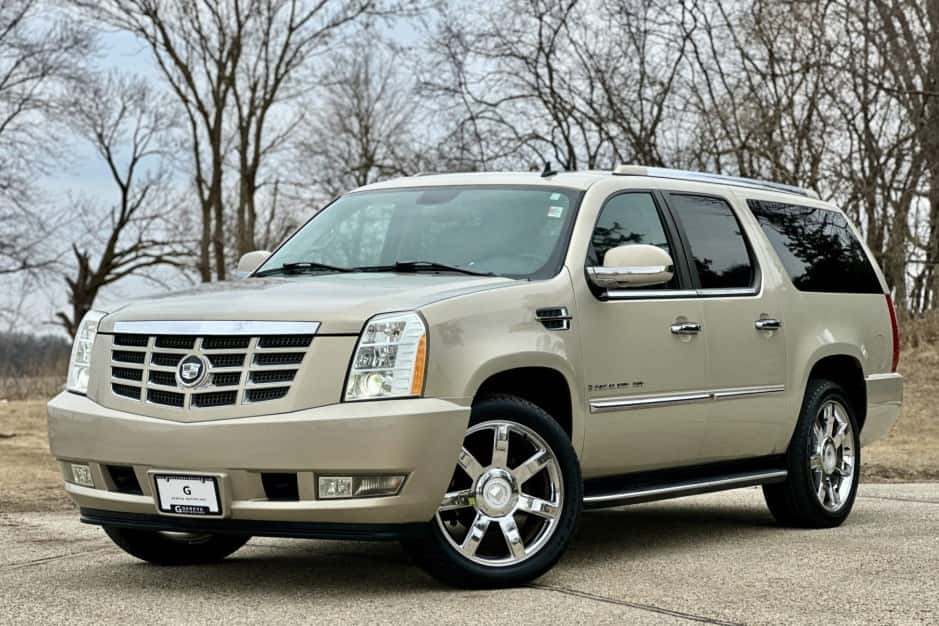 2007 Cadillac Escalade & EXT GMT900 (2007-2014) sold for $18,500