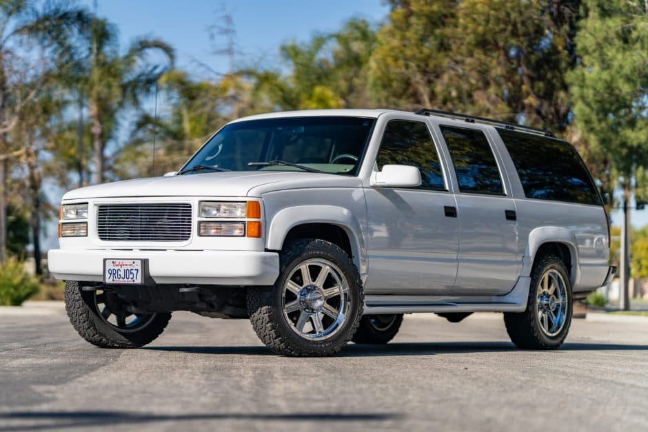 1996 Chevrolet Suburban (GMT400 1992-1999) sold for $11,750