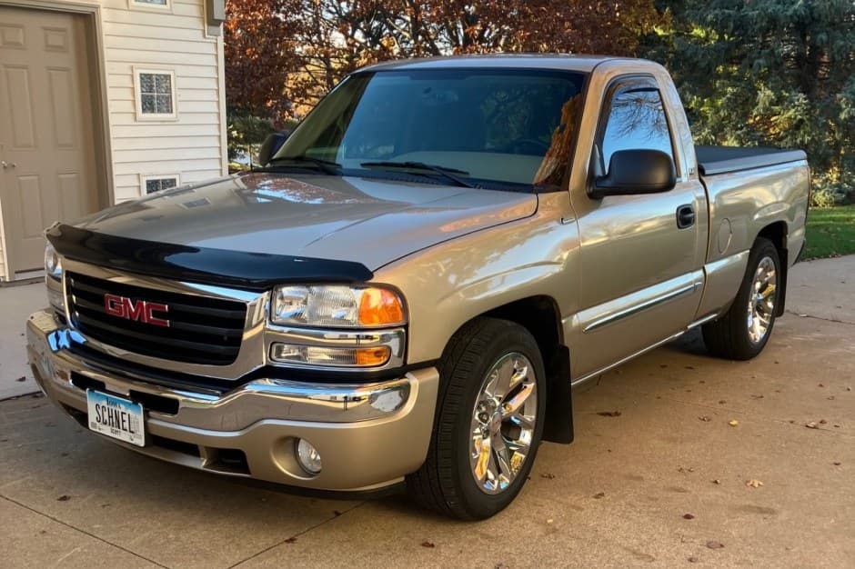 2005 GMC Sierra (GMT800 1999-2007) sold for $30,000