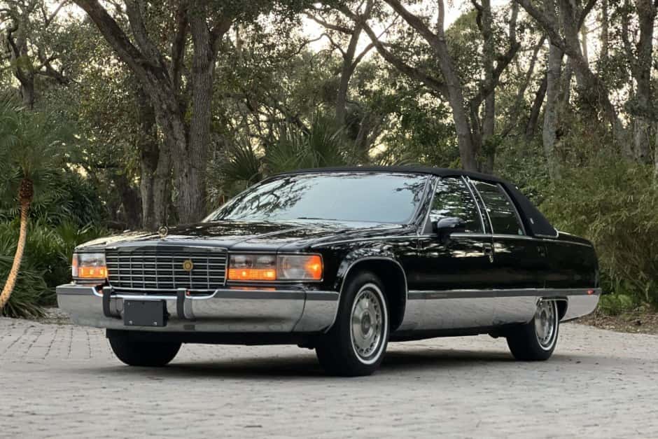 1993 Cadillac Fleetwood 1985-1996 sold for $25,500