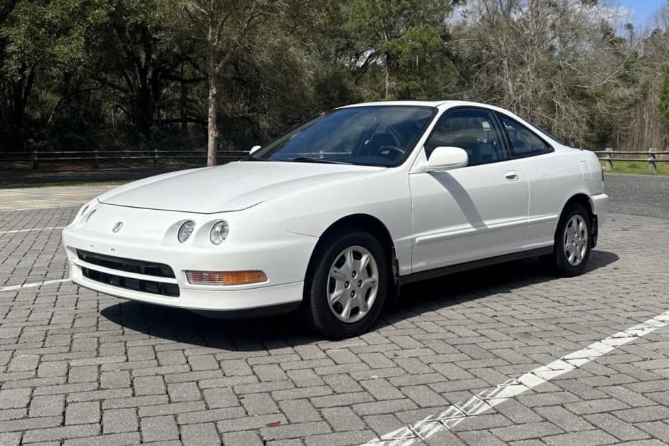 1996 Acura Integra sold for $10,750