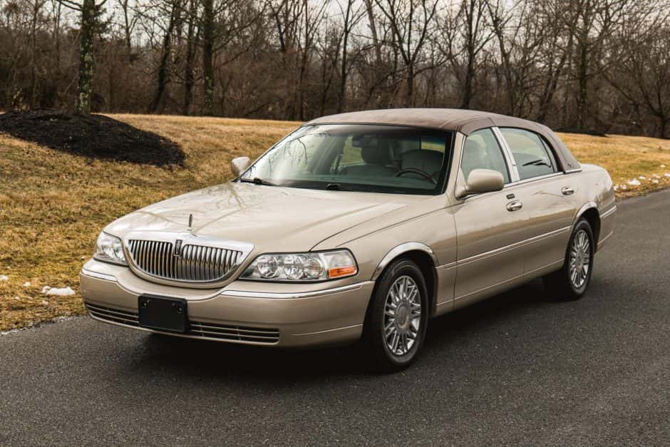 2009 Lincoln Town Car sold for $12,000