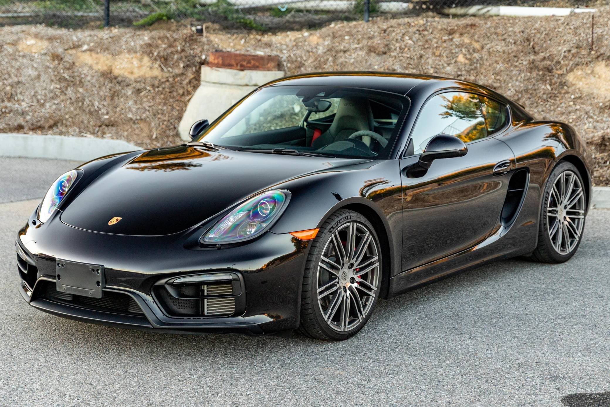 2015 Porsche 981 Cayman sold for $65,500