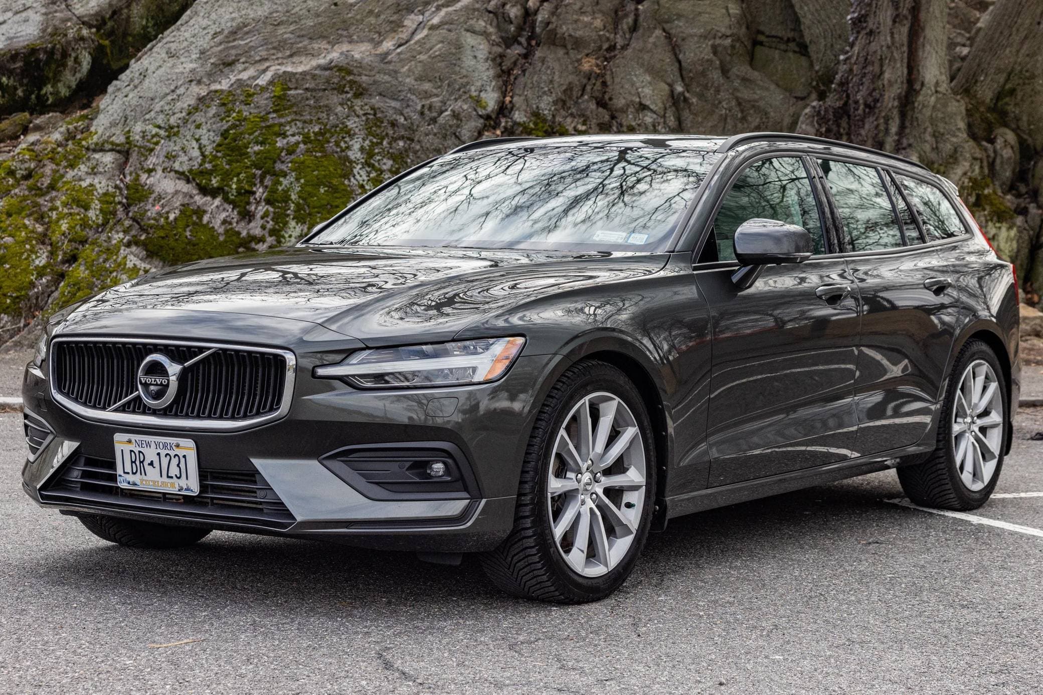 2019 Volvo V60 sold for $32,250