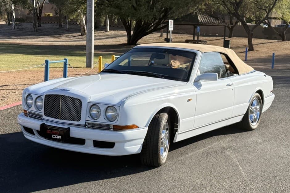 2001 Bentley Azure sold for $24,000