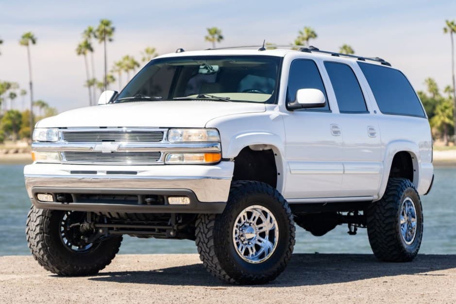 2005 Chevrolet Suburban (GMT800 2000-2006) sold for $21,525
