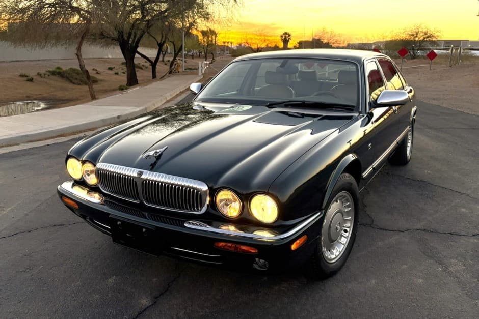 2000 Jaguar X308 XJ (1998-2003) sold for $12,000