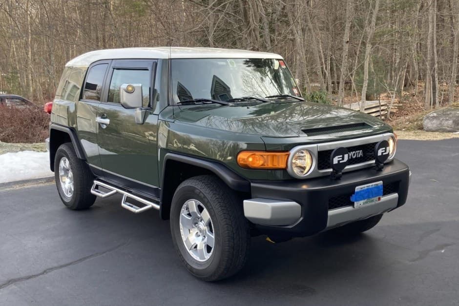 2010 Toyota FJ Cruiser sold for $35,250