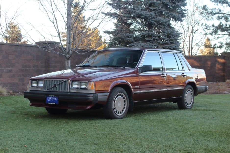 1989 Volvo 700-Series sold for $5,850
