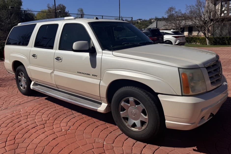 2004 Cadillac Escalade & EXT GMT800 (2002-2006) sold for $10,000