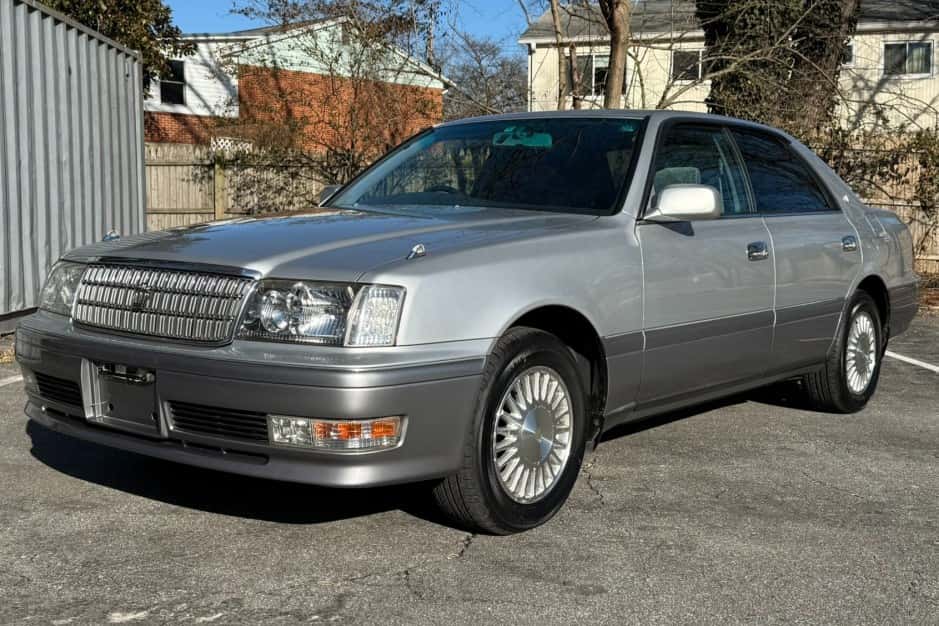 1999 Toyota Crown sold for $12,000