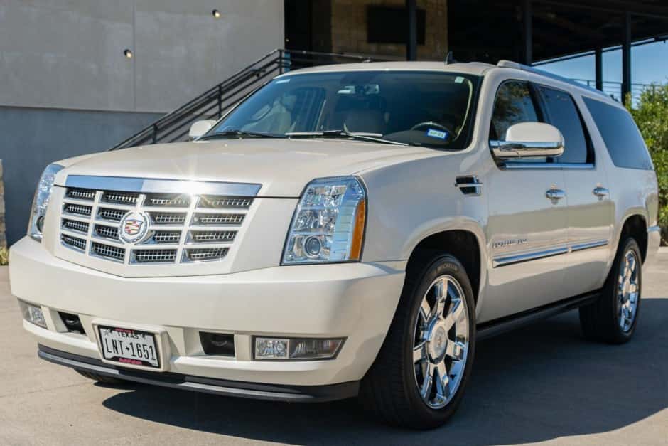 2013 Cadillac Escalade & EXT GMT900 (2007-2014) sold for $20,500