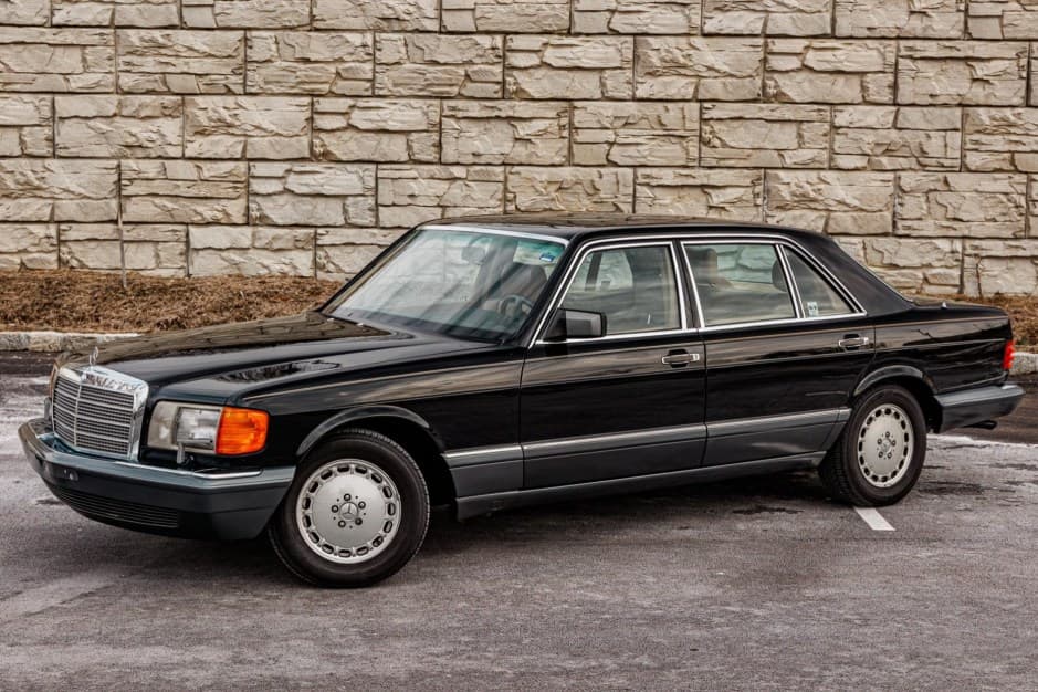 1989 Mercedes-Benz W126 S-Class sold for $9,200