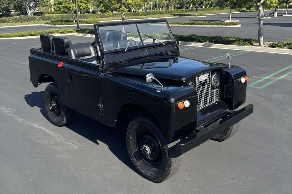 1969 Land Rover Series 88 sold for $16,250