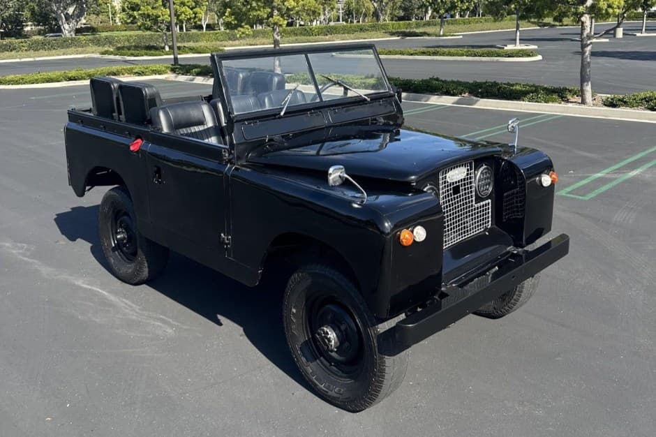 1969 Land Rover Series 88 sold for $16,250