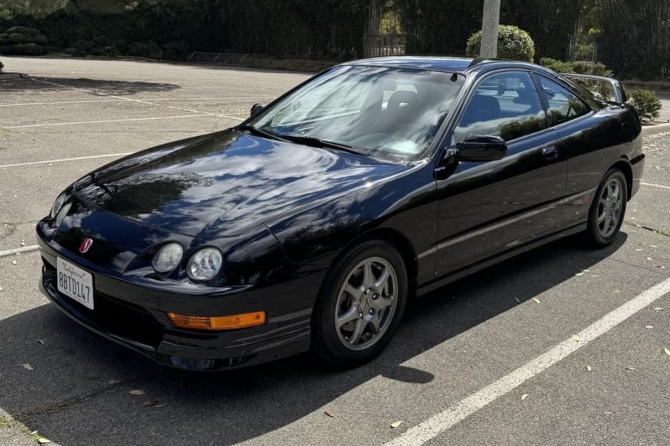 2001 Acura Integra Type R sold for $38,431