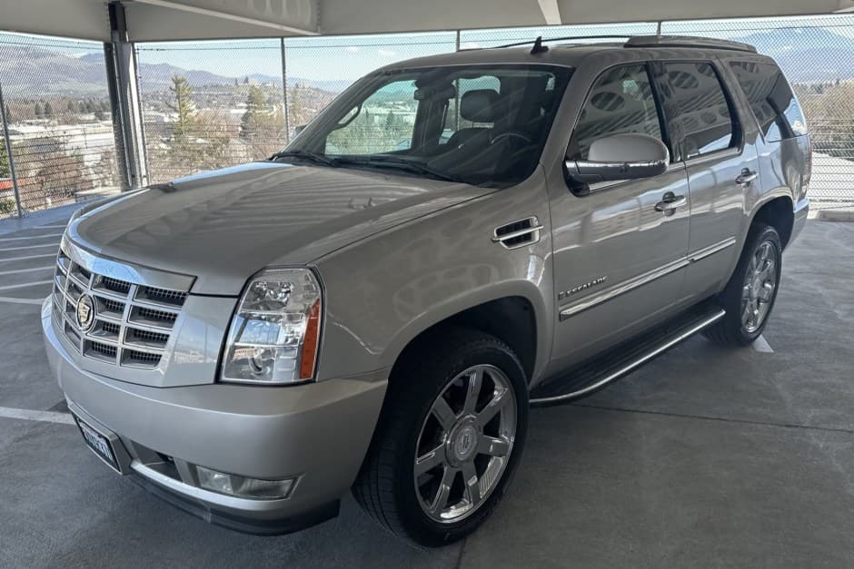 2007 Cadillac Escalade & EXT GMT900 (2007-2014) sold for $14,000