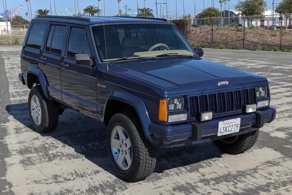 1993 Jeep XJ Cherokee sold for $4,100