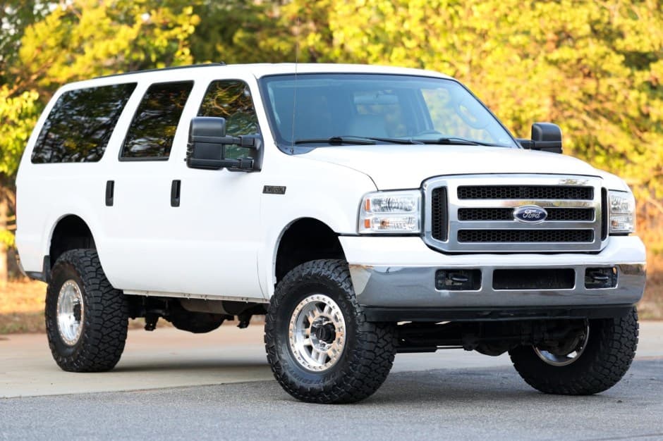 2005 Ford Excursion sold for $33,000
