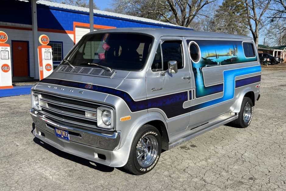 1977 Dodge sold for $19,500