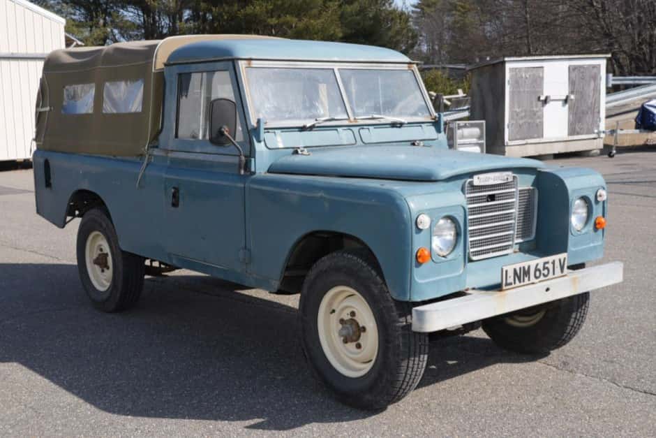 1980 Land Rover Series 109 sold for $8,425