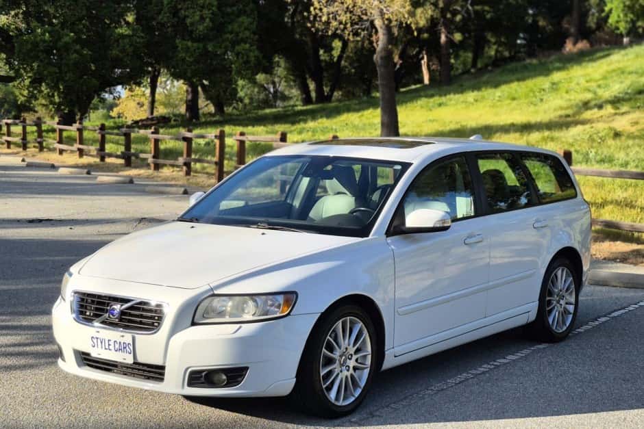 2009 Volvo sold for $9,405