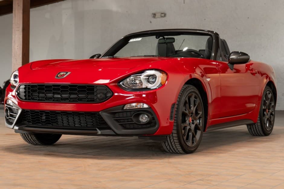 2018 Fiat 124 Spider (2017-2020) sold for $30,000