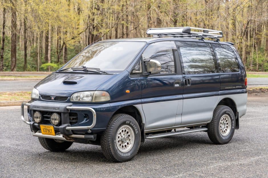 1995 Mitsubishi Delica sold for $11,600