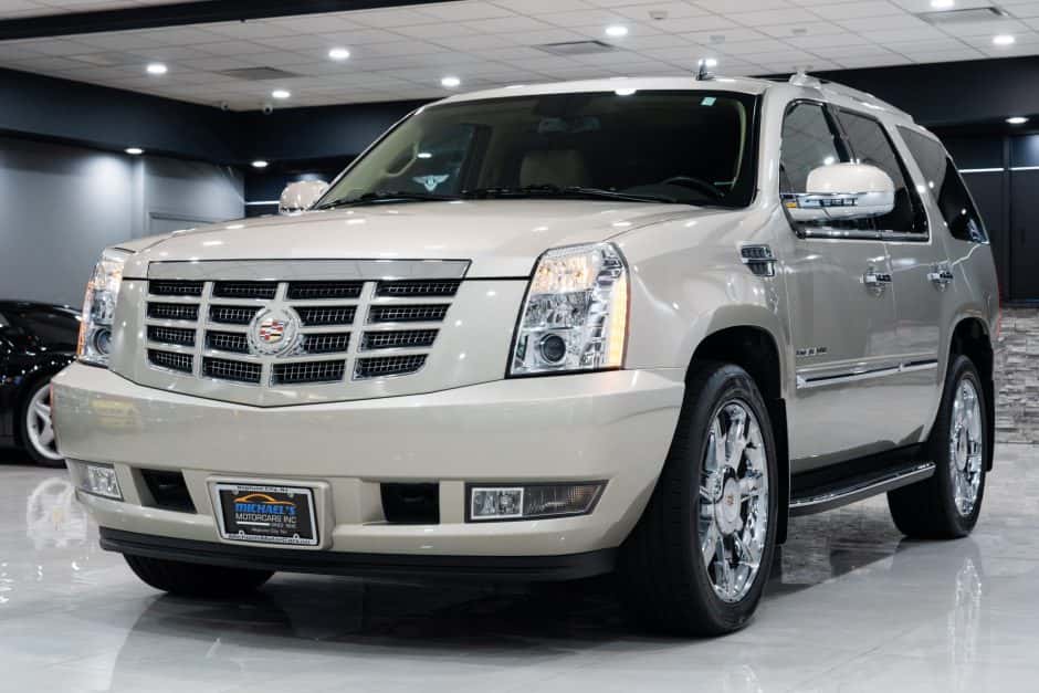 2013 Cadillac Escalade & EXT GMT900 (2007-2014) sold for $30,250