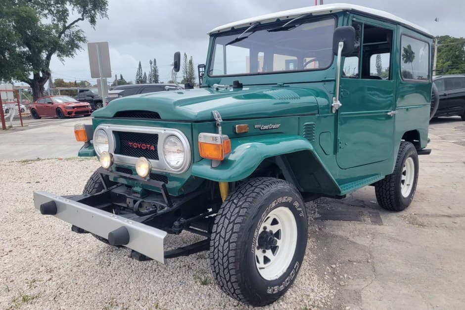 1975 Toyota Land Cruiser FJ40 sold for $11,150